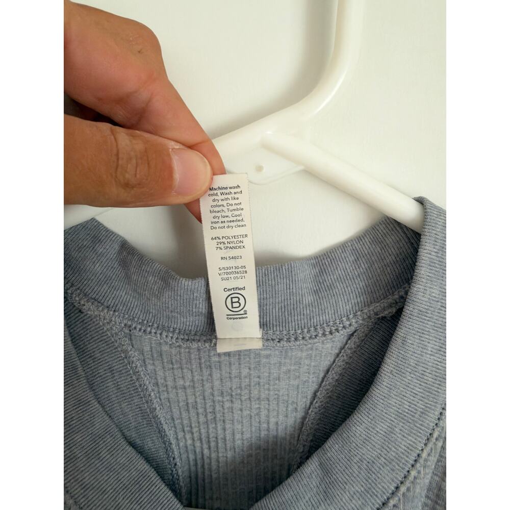 Athleta Gray Ribbed Racerback Tank Top - Women's Medium - Picture 3 of 4